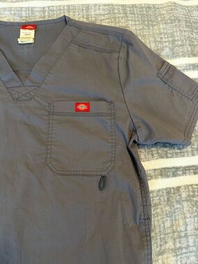 Dickies Men’s Charcoal Gray V-Neck Utility Scrub Top